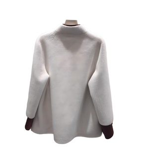 Manteau court d'<span class=keywords><strong>hiver</strong></span> en fausse laine blanc style chinois, design minimaliste avec boutons grenouillère, veste élégante et tendance pour <span class=keywords><strong>femme</strong></span> - Product Image 3