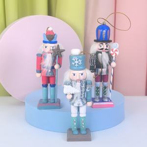 <span class=keywords><strong>Casse</strong></span>-noisettes en bois coloré de petite taille (13 cm) en gros pour décorations de Noël - Product Image 2