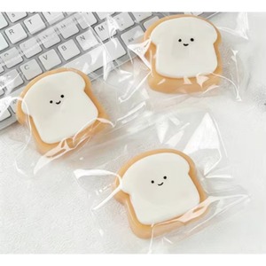Juguete Antiestrés de Rebanada de Pan con Forma de Expresión, de Rebote Lento y Textura Ultrasuave Tipo Masa, Venta al por Mayor - Product Image 4
