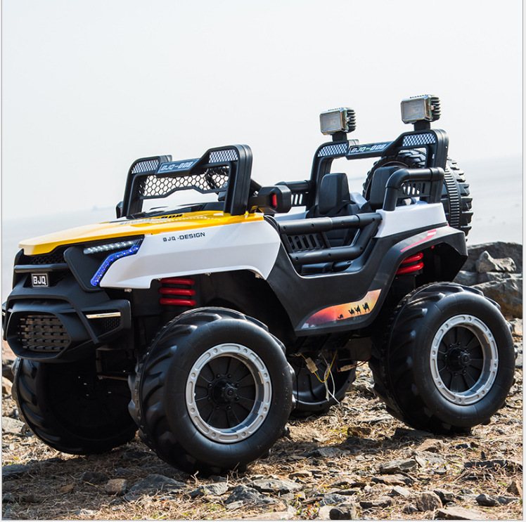 Tracción a las cuatro ruedas amarilla de lujo