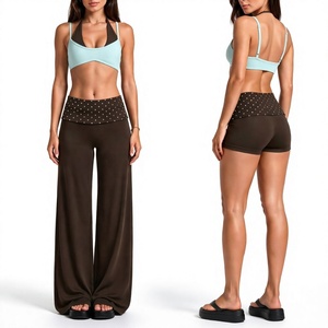 Ensemble de yoga 3 pièces pour femmes : haut court dos nu, leggings évasés taille haute et short – Tenue de sport respirante - Product Image 3