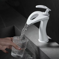 Robinet de salle de bain moderne monotrou en laiton, design cascade, à capteur tactile, à poser, avec cartouche céramique, anti-éclaboussures