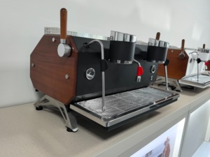 Machine à café expresso professionnelle semi-automatique à deux groupes 2025 KS535 italienne pour usage commercial - Product Image 2