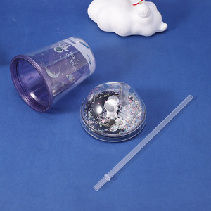 Promotionnel Enfants Creative Petit Carton En Plastique Astronaute Forme Bouteilles D'eau avec Paille - Product Image 2