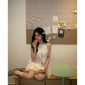 Ensemble de bavoir avec nœud et jupe évasée, style doux, sans manches, en polyester et en mousseline, pour un usage quotidien, ensemble de shorts 2 pièces, échantillon disponible - Product Image 1