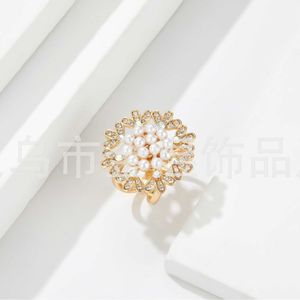 Flower Shape Pearl Rhinestone Brooch Zinc Alloy Women's <b>Wedding</b> Fashion <b>Accessory</b> - Product Image 2