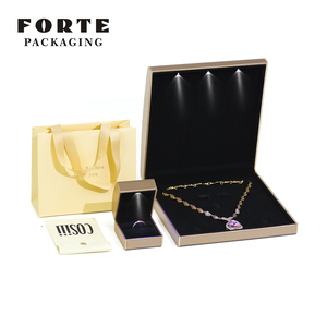 FORTE - Juego de Cajas de Joyería de Piel Sintética Dorada con Logotipo Personalizado, para Pendientes, Anillos, Pulseras y Collares - Product Image 3