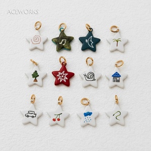 สัญลักษณ์ดาวและลายเส้น |   จี้รูปดาวเคลือบทอง 18K PVD บนสแตนเลสสตีล วาดลายด้วยมือ |   กันน้ำ ป้องกันการแพ้ และทนทาน - Product Image 5
