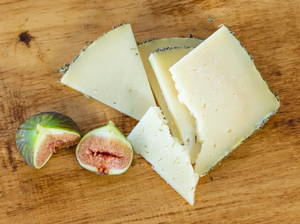 Queso Duro Cristo Del Prado, Queso de Leche de Oveja Cruda con Jamón Ibérico y Romero, Producto Lácteo Envasado al Vacío, 3.3 kg - Product Image 2
