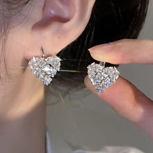 Boucles d'oreilles en or blanc et diamants, coupe princesse, couleur D, naturelles, pour mariage, style romantique, bijoux fins, forme cœur - Product Image 3