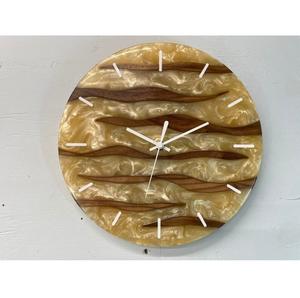 Elegante Reloj de Pared de Resina con Detalles de Madera Diseñado para Salas de Estar, Dormitorios u Oficinas con Decoración Estilosa - Product Image 1