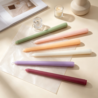 Lot de 4 bougies coniques en paraffine en gros, multicolores disponibles, non parfumées, pour une ambiance décorative idéale pour les soirées romantiques et les rassemblements