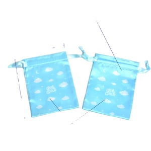 Bolsa de Satén de Seda de Lujo con Cordón, Bolsa de Satén Azul Cielo con Logotipo Personalizado Impreso para Extensiones de Cabello - Product Image 2