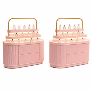 Comptoir de présentation de cosmétiques ovale rose avec éclairage LED, vitrine en îlot à niveaux et cadre en arche dorée pour magasin de parfums - Product Image 4