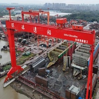 Grue à portique sur mesure pour la construction navale, destinée aux assemblages de grandes sections de coques et à la construction marine
