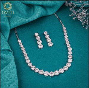 Elegante collar de perlas de plata y conjunto de pendientes Estilo clásico Joyería fina Gargantilla exquisita - Product Image 1