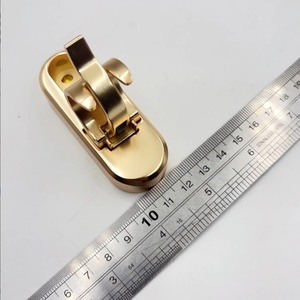 Nuovo Stile 2026: Portasigari in Lega di Zinco Metallizzata Pressofusa, Strumento Multifunzionale per Taglio e Stampa, Forma Irregolare - Product Image 4