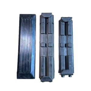 แผ่นรองตีนตะขาบยางแบบยึดด้วยสลักเกลียว ขนาด 230 มม. 300 มม. 350 มม. 450 มม. 500 มม. 600 มม. 800 มม. สำหรับรถขุดทุกรุ่น - Product Image 6