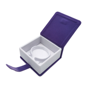 Caja de Pulsera de Terciopelo Morado de Alta Gama Hecha a Mano con Cierre Magnético, Forro Interior Blanco, Tela de Terciopelo Suave, Impresión a Cuatro Colores - Product Image 1