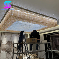Lustre LED goutte de pluie à haut plafond personnalisé hall d'hôtel de luxe éclairage suspendu en verre moderne base en fer contrôlée à distance