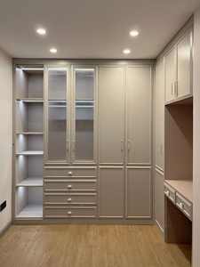 Newly Designed Custom-Sized Solid Wood <b>Wardrobe</b> Modern Style Walk-In Closet with <b>Sliding</b> <b>Doors</b> - Product Image 5