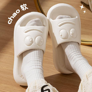 2025 logo personnalisé <span class=keywords><strong>pas</strong></span> <span class=keywords><strong>cher</strong></span> prix sourire EVA pantoufles pour hommes femmes bout ouvert drôle dames pantoufles - Product Image 5