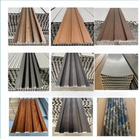 Panneaux muraux en WPC laminé à grain de bois imperméable et moderne, panneaux muraux en WPC rainurés pour la décoration intérieure