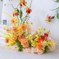 Herbstliches Orange-Gelbes Spiralförmiges Zweig-Set aus Seiden-Kunstblumen, Tropische Dahlie Gloriosa, Blumenbogen-Hintergrund für Hochzeiten im Freien