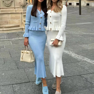 ชุดกระโปรงสองชิ้นสำหรับผู้หญิงชุดกระโปรงยาวถักแขนยาวคอวีสินค้ามาใหม่ - Product Image 1