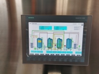 Ligne de production de machines de traitement par osmose inverse avec moteur de pompe PLC et moteur pour eau potable pure 1000L/heure 5kW 380V