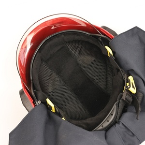 Casque de pompier rouge en fibre de verre, équipement de protection durable pour les incendies de classe A et B - Product Image 4