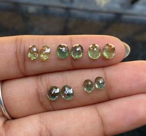 แซฟไฟร์สีเขียวธรรมชาติทรงรีคู่ |   โอเอ็ม เจ็มส์ |   ต้นกำเนิด TZ |   สำหรับแหวนแต่งงาน - Product Image 2