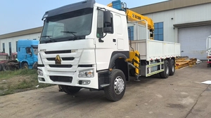 En stock, grue montée sur camion SINOTRUK HOWO 6x4 12 tonnes d'occasion pour le transport et la levée d'acier en chantier et en pépinière - Product Image 1