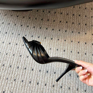 Sandales à talons élégantes haut de gamme pour femmes, nouveau design français neutre, bout pointu, talon ouvert, semelle souple, creuses, hauteur accrue - Product Image 6