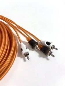 Câble audio pour amplificateur de voiture 3M 4 broches vers 2 RCA, finition mate, connecteurs moulés par injection bicolores - Product Image 3