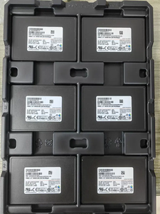 Disco Duro Interno SSD MZ7L3240HCHQ-00A07 PM893 de 6 Gb/s y 240 GB Nuevo para Aplicaciones de Servidor, Disponible en Stock - Product Image 5