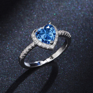 Anello dal Design a Forma di Cuore, Anello Classico da Dito per Donne - Product Image 1