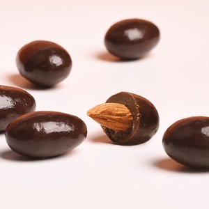 Thiết Kế Mới Kỳ Lạ Snack Halal Sô Cô La Đen Bao Phủ Ngọt Ngào <span class=keywords><strong>Nuts</strong></span> Hạnh Nhân Sô Cô La Cho Giải Trí Và Quà Tặng - Product Image 3