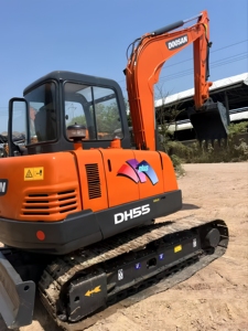 รถขุดขนาดเล็ก Doosan DH55 มือสอง รุ่นปี 2024 รถขุดไฮดรอลิกขนาดกะทัดรัดสำหรับงานก่อสร้าง - Product Image 2