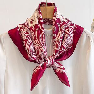 Petit foulard carré en paisley pour femmes, foulard élégant et léger pour toutes les saisons, accessoire de mode - Product Image 1
