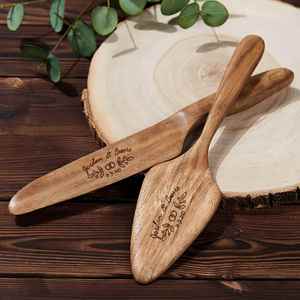 Couteau et Spatule de Mariage Personnalisés avec Gravure de Noms, Ensemble de Découpe de Gâteau en Bois pour Mariage, Cadeaux Personnalisés - Product Image 1