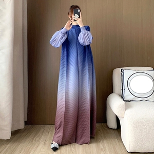 เดรสแม็กซี่หรูหราสำหรับผู้หญิงไซส์ใหญ่ ผ้าทอจับจีบไล่เฉดสี ชายกระโปรงจีบ แฟชั่นมุสลิม - Product Image 3