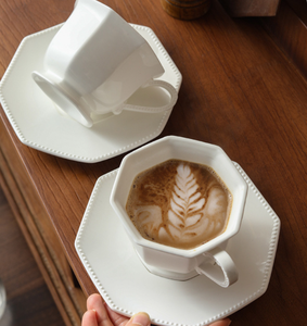 ชุดกาแฟเซรามิกสีขาวบริสุทธิ์สไตล์ยุโรป ดีไซน์ทรงแปดเหลี่ยม พร้อมจานรอง ชุดแก้วมัคระดับไฮเอนด์ และชุดถ้วยน้ำชาสำหรับจิบชายามบ่าย - Product Image 6