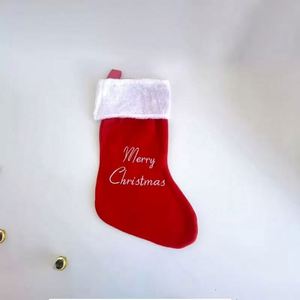 ถุงเท้าคริสต์มาสปักชื่อ ถุงเท้าคริสต์มาสสำหรับครอบครัวแบบสั่งทำพิเศษ ถุงเท้าปักชื่อตามสั่ง ของตกแต่งวันหยุด - Product Image 1