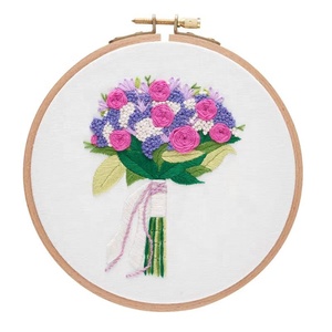 Kit de broderie florale sur tissu de base en coton pour artisanat DIY, couture et point de croix - Product Image 1
