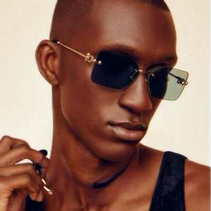 Lunettes de soleil polygonales rétro œil de chat tendance 2025 avec logo personnalisé, monture en alliage, verres dégradés UV400, sans monture, carrées, pour hommes et femmes - Product Image 1