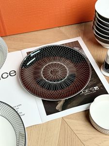 Service de table haut de gamme en porcelaine fine pour la maison, design créatif, luxe léger, assiettes doubles pour steak, plats et assiettes élégants - Product Image 6