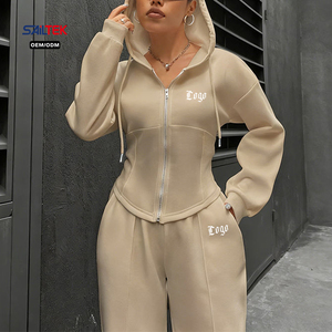 Completo <span class=keywords><strong>Tuta</strong></span> Sportiva da <span class=keywords><strong>Donna</strong></span> Personalizzata Eco-Friendly <span class=keywords><strong>Oversize</strong></span> con Felpa con Cappuccio e Pantaloni Jogger Tinta Unita per l'Estate - Product Image 1