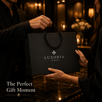 Maßgefertigte Luxus-Papiertüten in Mattschwarz mit Silberprägung und Logo für Boutique-Geschenke, Schmuck und Modeverpackungen