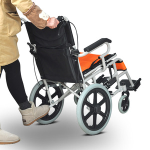 Fauteuil roulant manuel léger et pliable avec frein en U pour l'assistance à la mobilité des personnes âgées - Product Image 4